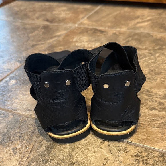 Sorel Black Sandals - Picture 3 of 5